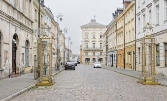 Lumina 2-Level Charming Apart