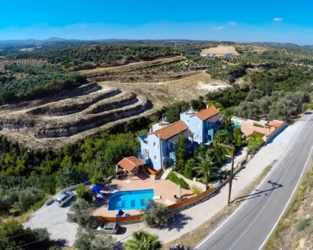 Blue Villa 1 - with Private Pool Hoteles en Geropotamos