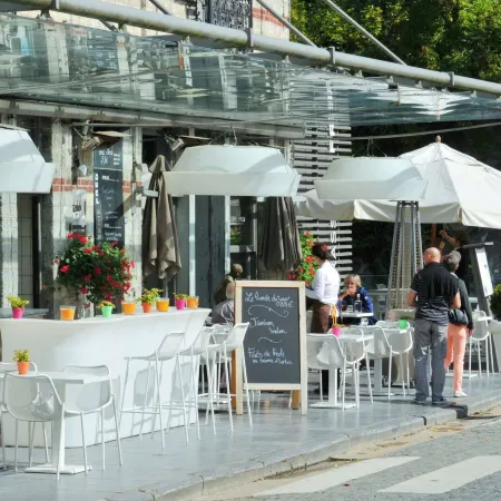 Modern Apartment with Terrace