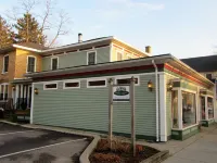 Hidden Garden Cottages & Suites Hotels in Saugatuck