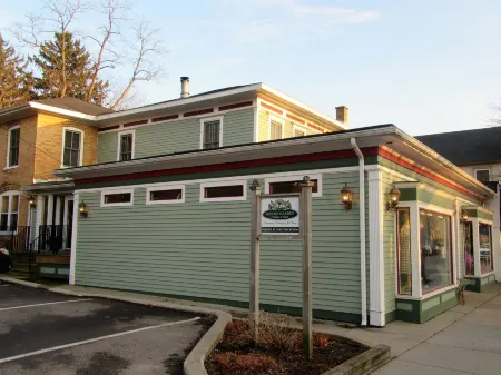 Hidden Garden Cottages & Suites Отели в г. Сотак