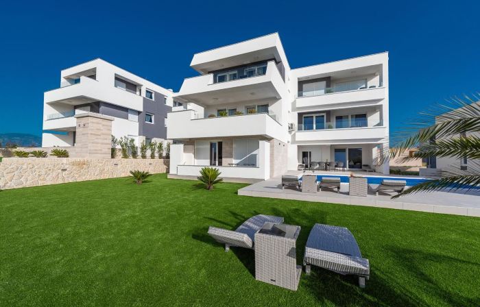 Apartments & Rooms Pool Villas Maris