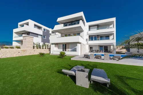 Apartments & Rooms Pool Villas Maris - 4-Sterne