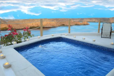 Benben by Dhara Hotels - Adults Only Отели рядом с достопримечательностью «Agha Khan Mausoleum»