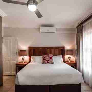 Camelot Guest House & Apartments Rooms