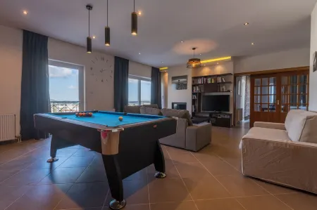 Alexander Apartments Airport Отели в г. Спата-Артемида