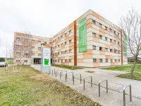 Residencia Universitaria Resa Los Abedules Hotels near UPNA