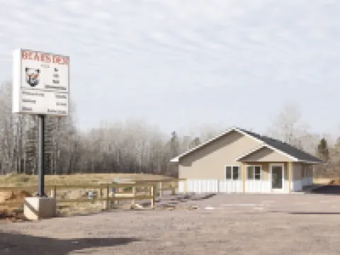 Bears Den Motel Hotels in Pine County