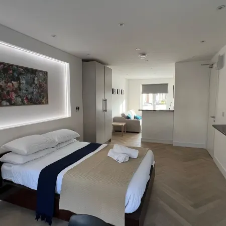 Luxurious London Studios
