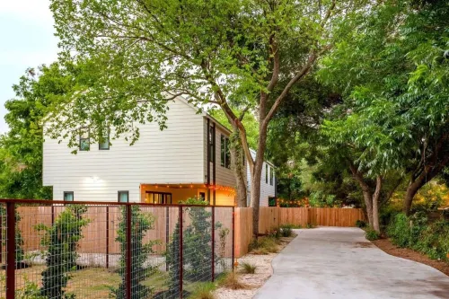 Stylish Clubhouse Retreat w Hot Tub Near Downtown - Jacuzzi
