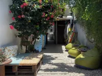 The Cafecito Surf School & Guesthouse Hotels in Carmen