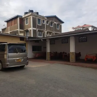 Golden Guest House- Miritini Hotels near Moi International Airport