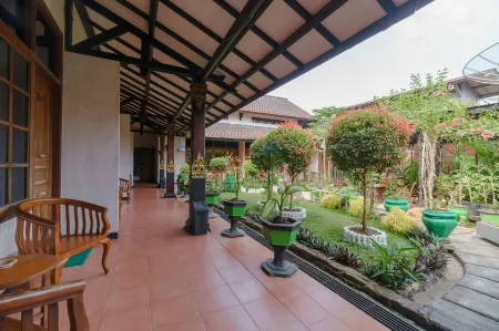 RedDoorz Near Transmart Pangkal Pinang