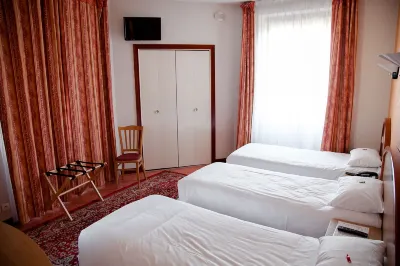 Logis Hôtel du Commerce Hotel di Volvic