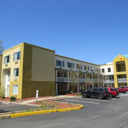 Super 8 by Wyndham New Cumberland