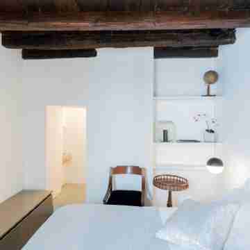 Co-C933-Pvol10a1 - Shades of Como with Private Terrace Rooms