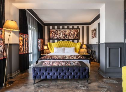 Art & Interiors