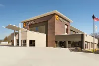 La Quinta Inn & Suites by Wyndham St Louis Route 66 Hotels in 
