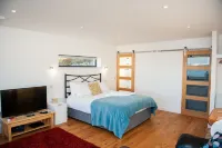 Croft 7 Geary Self Catering Studio