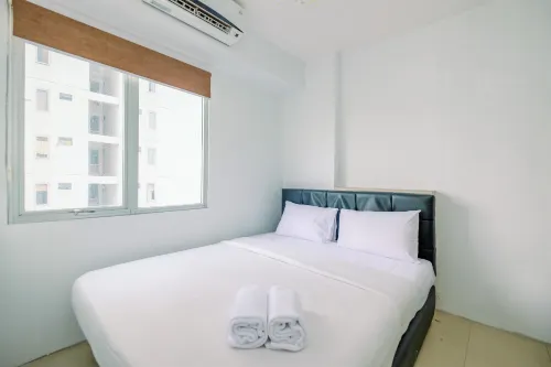 Comfort and Strategic 2Br at Bassura City Apartment - Kitchenette