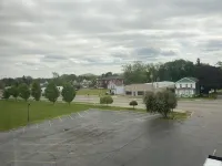 Clarion Hotel Conference Center on Lake Erie - Parkering