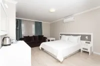 Bay Nihat Lale Otel Hotels in Ayvalik