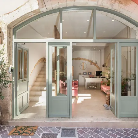 Viaggio Elegant Rooms