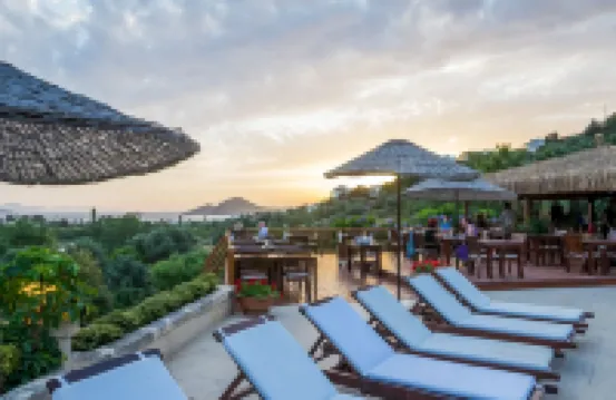 4Reasons Hotel + Bistro | 12+