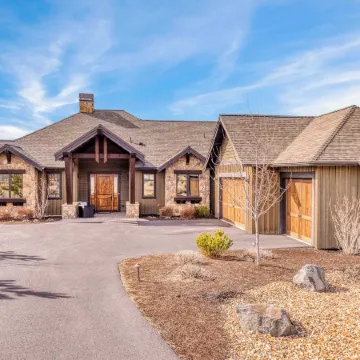 Heritage by AvantStay Luxe Oregon Retreat Deck