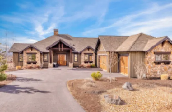 Heritage by AvantStay Luxe Oregon Retreat Deck