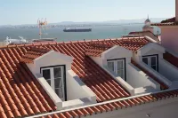 Almamater Lisbon Apartments - พร้อมWifi