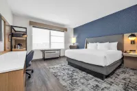 La Quinta Inn & Suites by Wyndham San Jose Airport-Downtown Hotels near Winchester Mystery House
