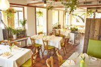 Steinbergs Wildewiese NaturHotel - breakfast