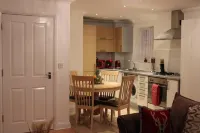 Impeccable Spacious 1-Bed Apart in London Dagenham Hôtels à proximité de : Goresbrook Park
