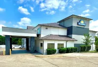 Days Inn by Wyndham Arlington Hotels in Mansfield