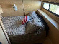 Fully Equipped Docked Houseboat at Log Pond Marina in Havre de Grace, MD. Hotels near Blue Heron Gifts & Boutique