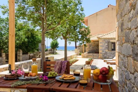 Calme Suites Mani Отели в г. Lefktro