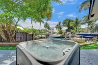 Waterfront Bliss. Hot Tub/Kayaks