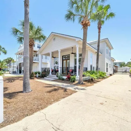3-Min Walk to Beach, 2 Fully Equipped Homes for Your Destin Getaway