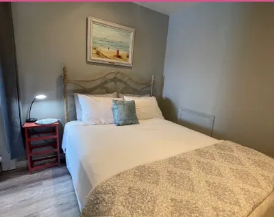Summer's Coming to AN End. Great Rates. Stay Week Days! Surprise Your Sweetheart