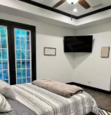 Modern Farmhouse 3-bedroom home, Luxury Master