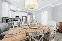 4Br Private Beach Access with Pool & Golf Cart