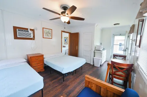 “Private 3-Bed Cabin Near Geneva Lake – Walk to Dining & Beach”