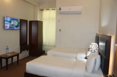 Peral City Hotel Hotels near Bala Hisar Fort