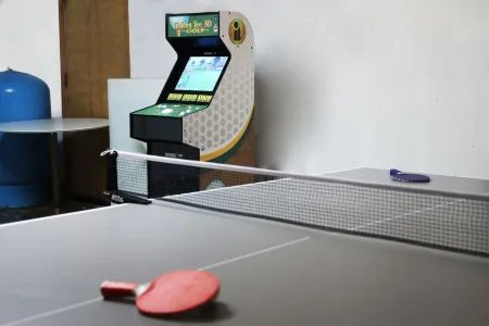 Spacious Backyard and Breathtaking Views - Stunning Coastal Haven Отели рядом с достопримечательностью «Венис Бич»