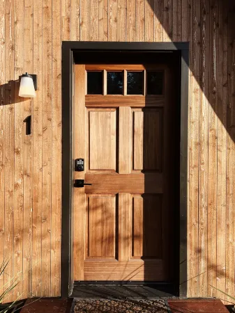 Scenic River Views and Cozy Fire Pit - Stunning Scandinavian Retreat