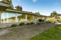 Stunning Views and Spacious Backyard - Charming Family Haven Hotels in Coupeville