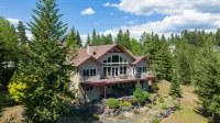 Stunning Lake Views and Premium Entertainment Amenities - Luxurious Haven