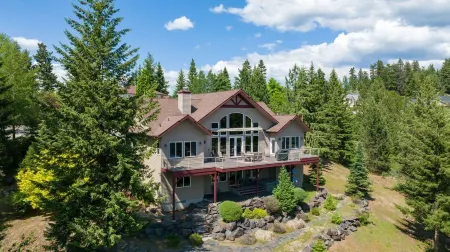 Stunning Lake Views and Premium Entertainment Amenities - Luxurious Haven