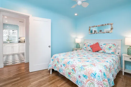 Harbor View and Spacious Patio - Beautiful Balboa Island Getaway
